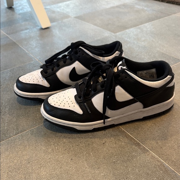 Nike Panda Dunks Low - Picture 1 of 5